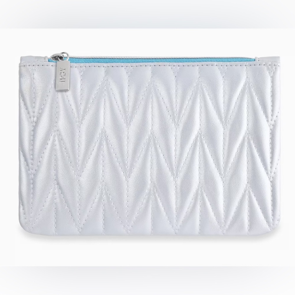 🦋 3/$9 Ipsy quilted texture silver makeup bag with light blue accents NWOT